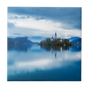 Buraco de outono no lago Bled