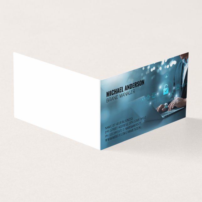 Business Man on Computer | Dados (Exterior)