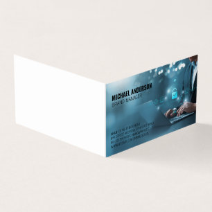 Business Man on Computer   Dados