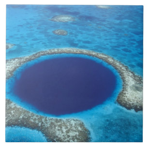 CA, Belize. Vista aérea do Blue Hole (diâmetro