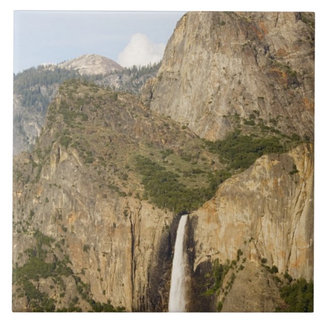 CA, Parque Nacional de Yosemite, Cachoeira Bridalv (Frente)