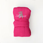 Cabeça de Waffle Personalizada, Rosa Quente<br><div class="desc">DESCRIÇÃO DO ROBE: -Flatando acima do comprimento do joelho (36" de comprimento),  comprimento da Capa ¾,  Dois sockets com cinto - Um ajustado na maioria. Recomendado para senhoras até um tamanho 16-18 ou XL. - Feito de 60% de algodão / 40% de tecido de waffle de poliéster</div>