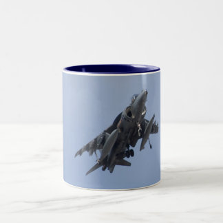 Cabeça do Harrier de AV8B na caneca