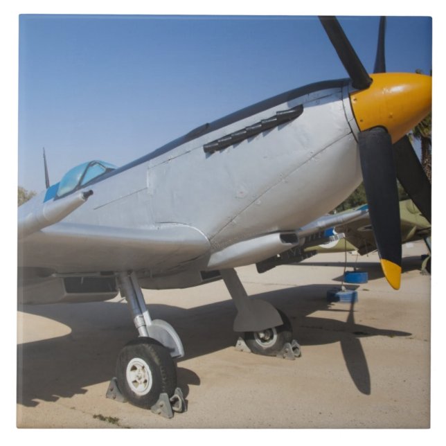 Caça Spitfire de fabricação britânica (Frente)
