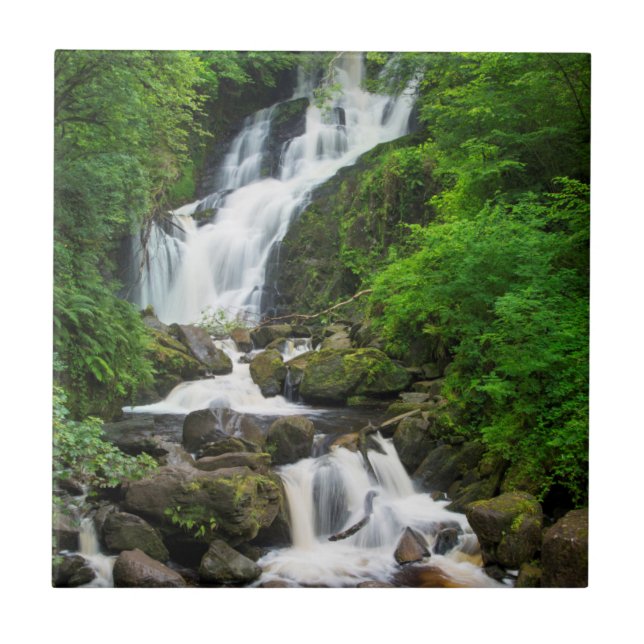 Cachoeira Torc paisagística, Irlanda (Frente)