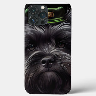 Cachorro Affenpinscher vestido para o Dia de São P