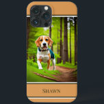 Cachorro de Beagle em Woods Rustic<br><div class="desc">Esta design de capa de telefone de célula apresenta um beagle feliz trotando através de florestas exuberantes. Adicione seu nome para personalizá-lo. Excelente para o caçador ou amante de cachorro na sua vida. Criado pela imprensa simplesmente de farmácia.</div>