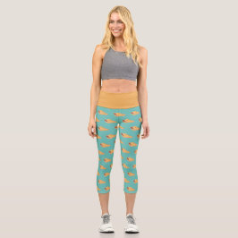 Cadeias de Cobra Azul e Leggings de Capri beges
