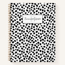Caderno com padrão de manchas de dálmata preto e b