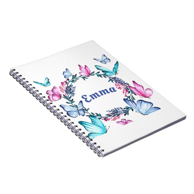 Caderno de Fotos Espiral Nome Borboleta (A beautifully illustrated notebook featuring a vibrant floral wreath.  )