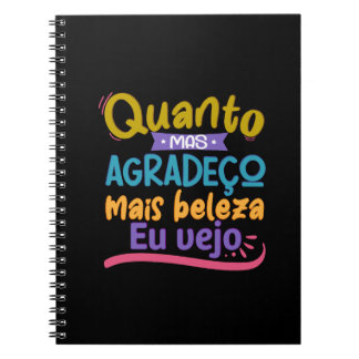 Caderno em espiral com cartazes