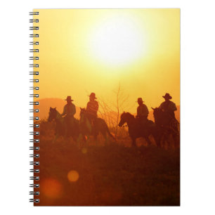 Caderno Espiral A silhueta do cavaleiro como roupa de vaqueiro w