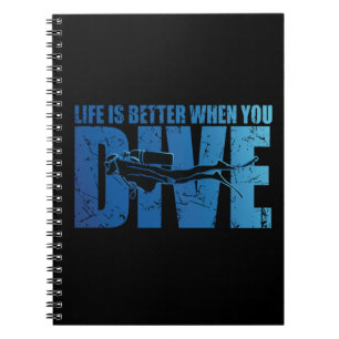 Caderno Espiral A Vida É Melhor Quando Você Vive - Scuba Merging