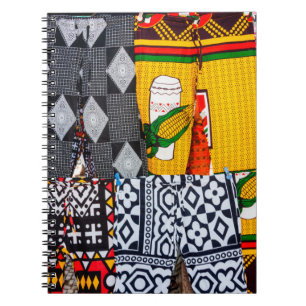 Caderno Espiral África, Angola, Benguela. Calças Coloridas