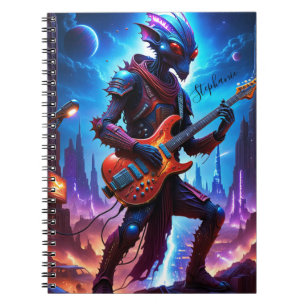 Caderno Espiral Alienígena tocando violão