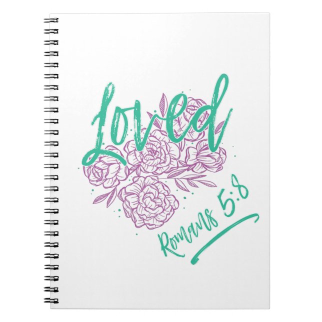 Caderno Espiral Amado - Romanos 5:8 (Frente)