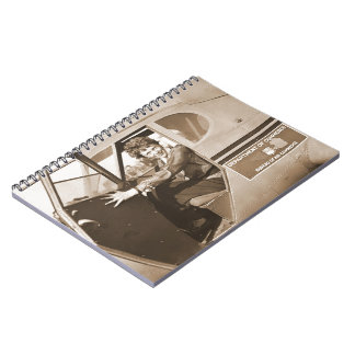Caderno Espiral Amelia piloto Earhart 1936