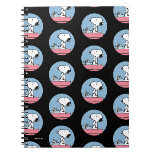 Caderno Espiral Amendoins Snoopy na Máquina de Escrever