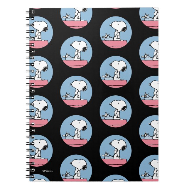 Caderno Espiral Amendoins | Snoopy na Máquina de Escrever (Frente)