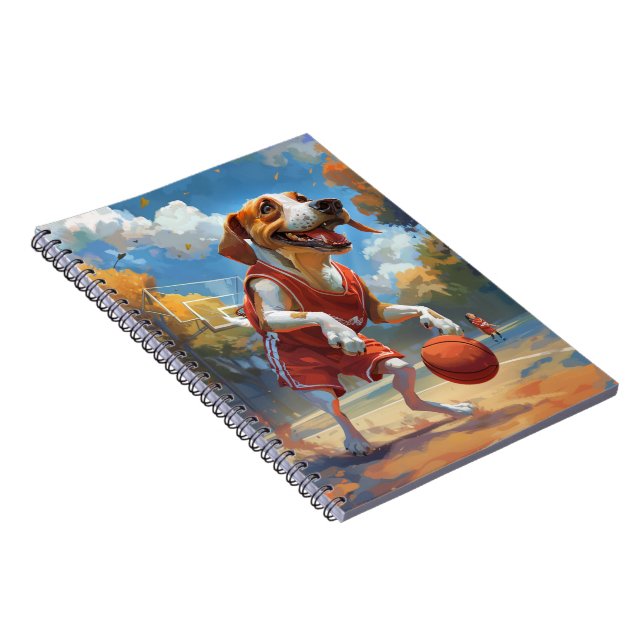 Caderno Espiral American English Foxhound Dog Jogando basquete (Lado Direito)