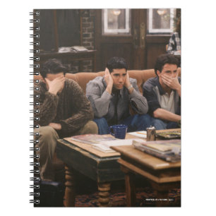 Caderno Espiral AMIGOS™ Joey, Ross e Chandler no sofá