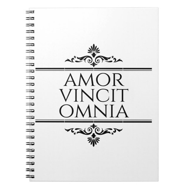 Caderno Espiral Amor Vincit Omnia Conquista Todas as Frases Latina (Frente)