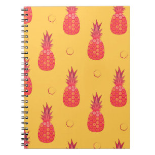Caderno Espiral Ananás rosa sobre fundo laranja. Peça sem costur