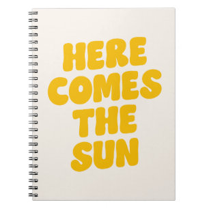 Caderno Espiral Aqui vem o sol citação (Tom Bege)