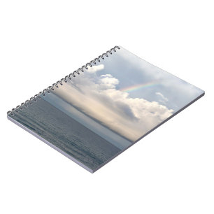 Caderno Espiral Arco-íris numa nuvem sobre a praia do Panamá