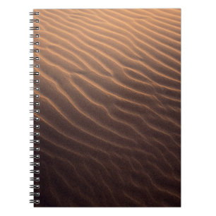 Caderno Espiral Areia castanha com água pela manhã