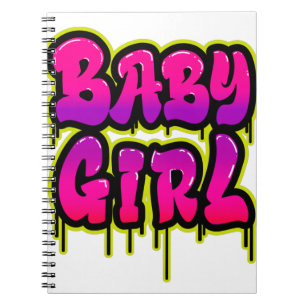 Caderno Espiral Arte de Palavra Bebê Menina Pingando Spray Rosa Ve