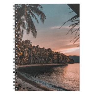 CADERNO ESPIRAL ÁRVORES DE COCO VERDE QUE VINCULAM A PRAIA