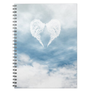 Caderno Espiral Asas do anjo no céu azul nebuloso