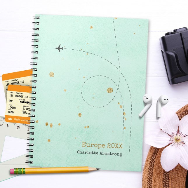 Caderno Espiral Avião Teórico Leve Seu Nome Dourado Viagem (Light Teal Airplane Your Name Gold Travel Notebook ©Susanne Sachers - Sunny Wanderlust 🌞✈️)