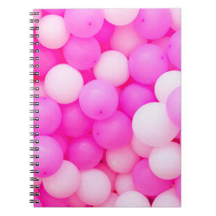 Caderno Espiral Balões cor-de-rosa Design de fundo festivo.