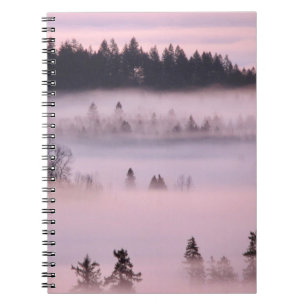 Caderno Espiral Banheira de porco rosa.