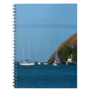 Caderno Espiral Barcos à vela na Baía de Branco e Azul Náutico