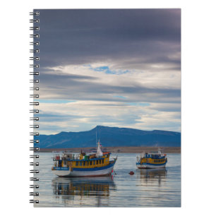 Caderno Espiral Barcos turísticos na baía do Seno Última Esperanza