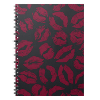 Caderno Espiral Beijos Lipstick: impressões vermelhas escuras