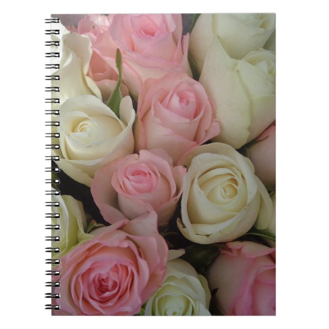 Caderno Espiral Belo Buquê de Flor de Rosas Brancas Rosa (Frente)
