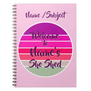 Caderno Espiral Bem-vindo ao She Shed 20xx Retro Sunset da Nome