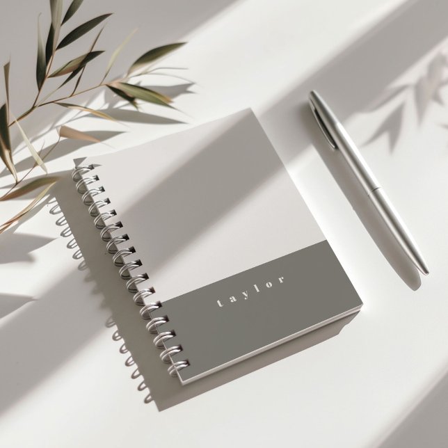 Caderno Espiral Bloco de Cores da cinza Nome Personalizado Bloco d (Gray color block personalizable notebook.)