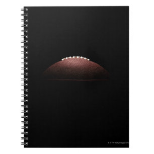 Caderno Espiral Bola do futebol americano no fundo preto