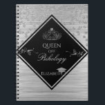 Caderno Espiral Boné de formatura de Lâmpada de Prata, Tiara, Ouro<br><div class="desc">Elegante boné de formatura brilhante prateado,  tiara e diamantes em fundo prateado.</div>