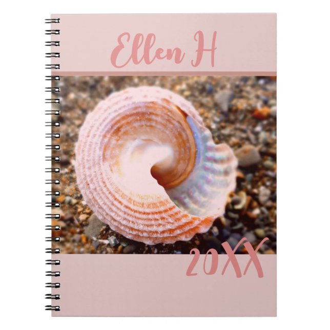 Caderno Espiral Bonito Shell Rosa no Diário do Ano da Praia (Frente)
