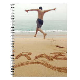 Caderno Espiral BRASIL. Homem sem camisa vestindo um traje de banh