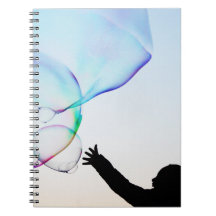 brincadeiras de criança com bolhas mínimas