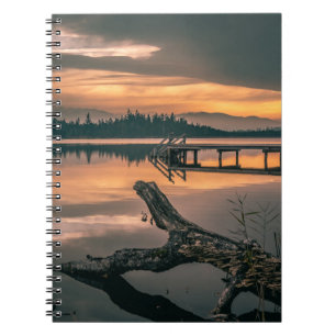 CADERNO ESPIRAL BROWN WOODEN DOCK DURANTE O DIA