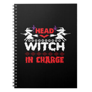 Caderno Espiral Bruxa Chefe Halloween no Comando Aniversário