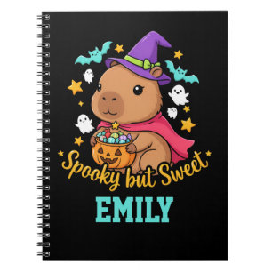Caderno Espiral Bruxa de Capivara Assustadora mas Doce no Hallowee